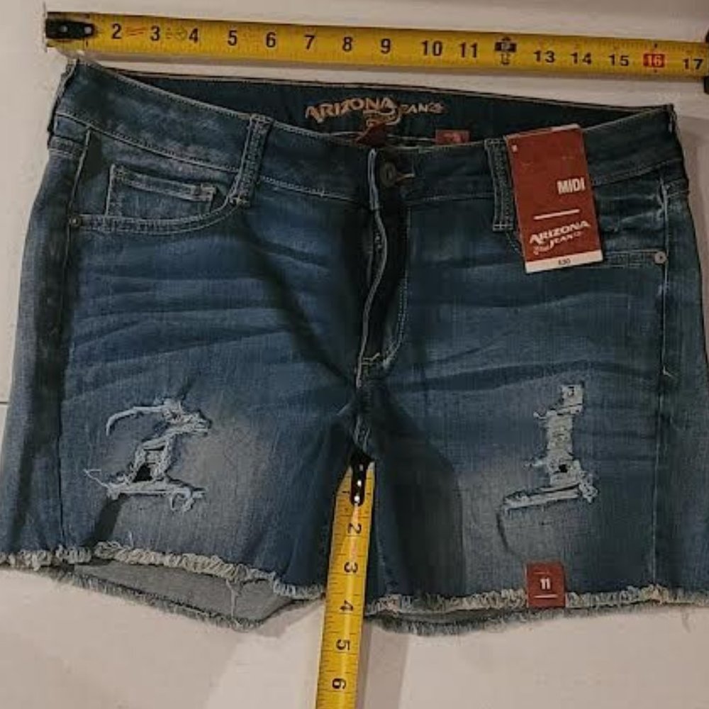 NWT Arizona distressed MIDI  jean shorts size 11 - Picture 4 of 6